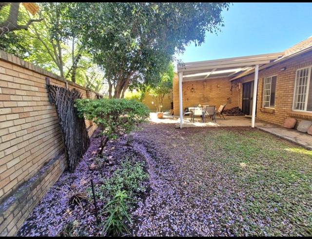 3 BEDROOM TOWNHOUSE FOR SALE IN SINOVILLE